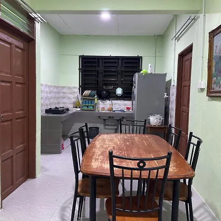 Homestay Kuantan Pantai Batu Hitam No14 L4 Exterior photo