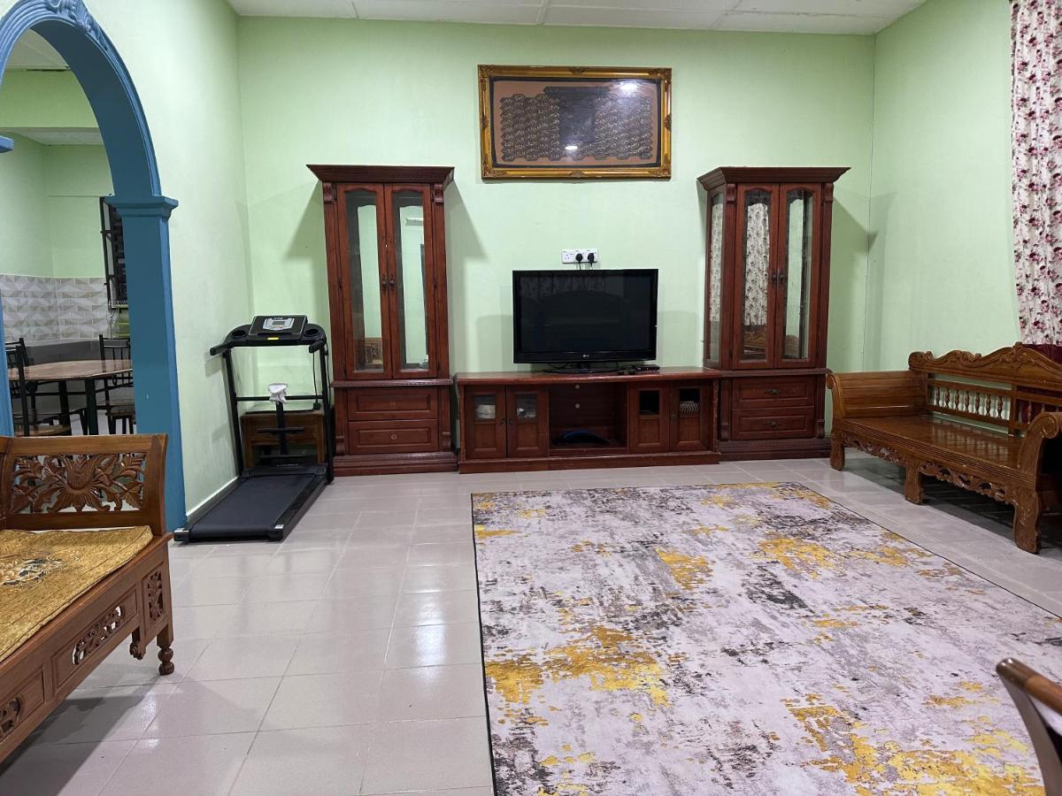Rumah percutian Pantai Batu Hitam No14 L4