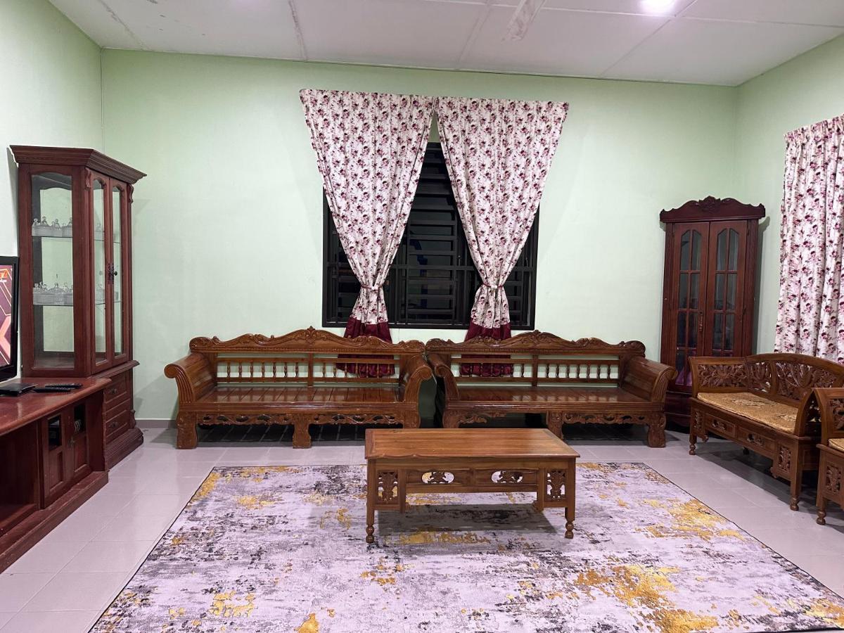 Pantai Batu Hitam No14 L4