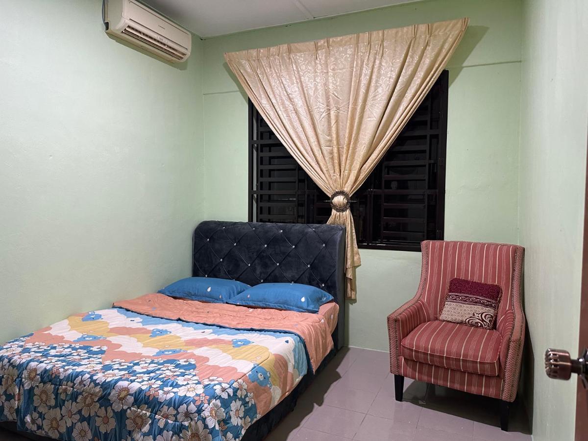 Pantai Batu Hitam No14 L4 Holiday home